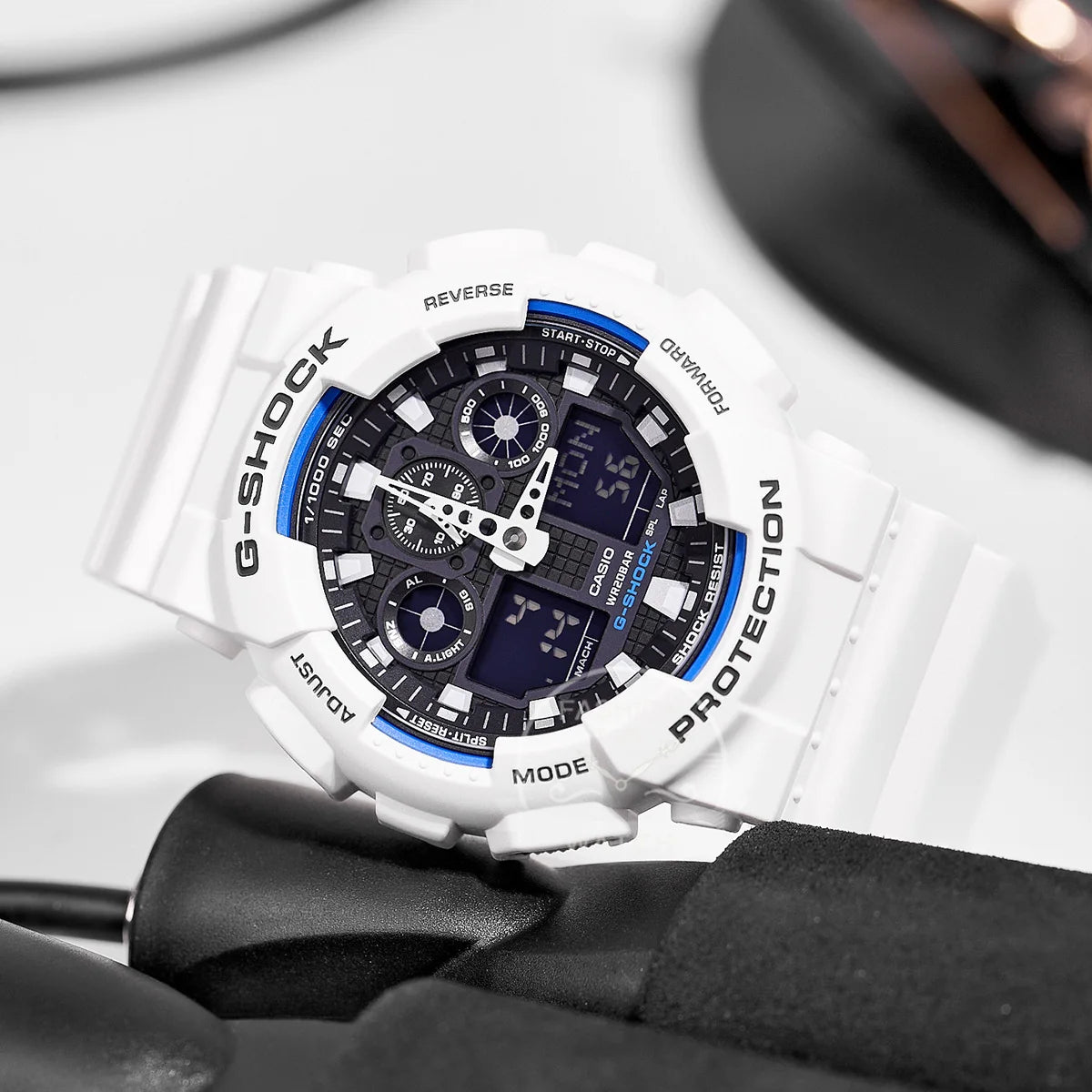 Montres Casio G-SHOCK GA-100B-7A multi-fonctionnelles