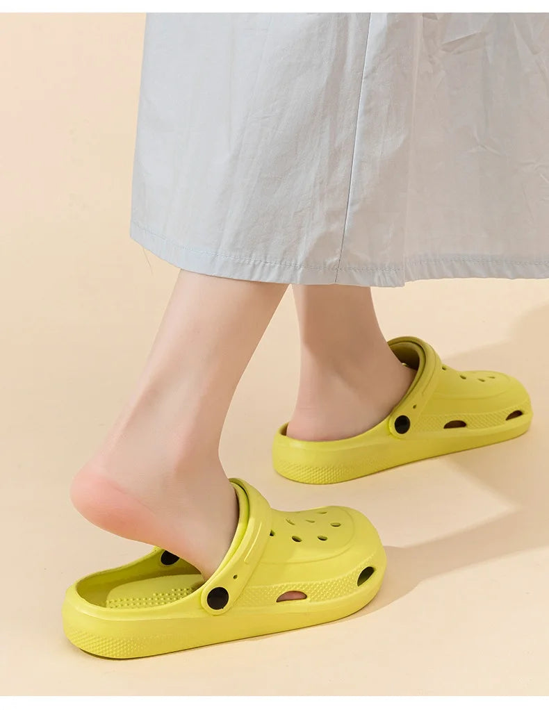CROCS
décontractées, antidérapantes FEMME