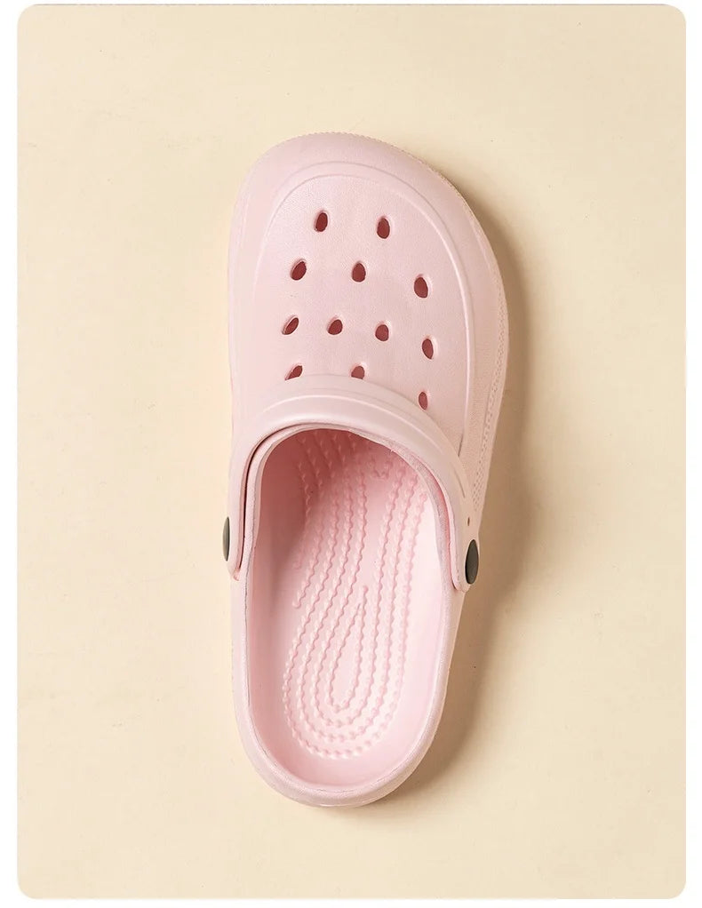 CROCS
décontractées, antidérapantes FEMME