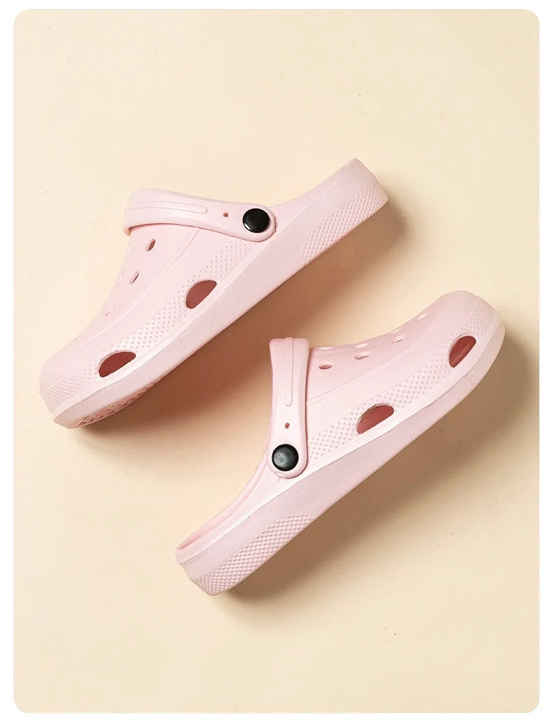 CROCS
décontractées, antidérapantes FEMME