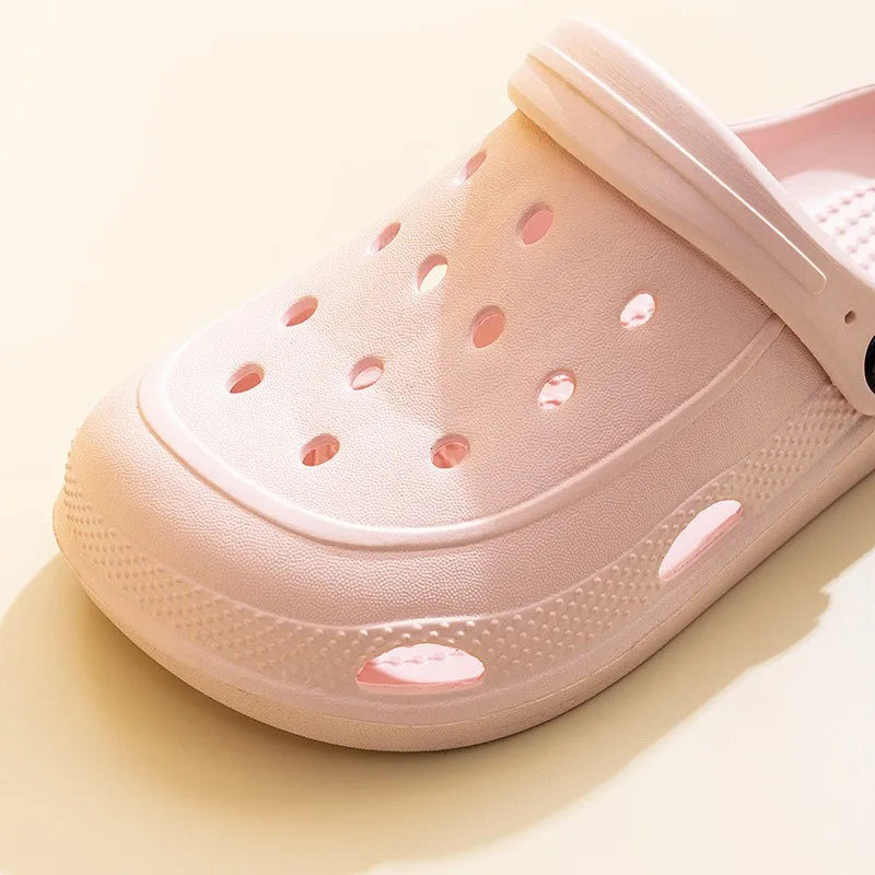 CROCS
décontractées, antidérapantes FEMME