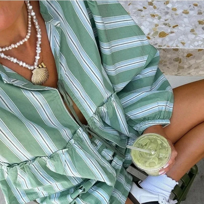 ensemble à 2 pièces chemise et shorts pour femmes.