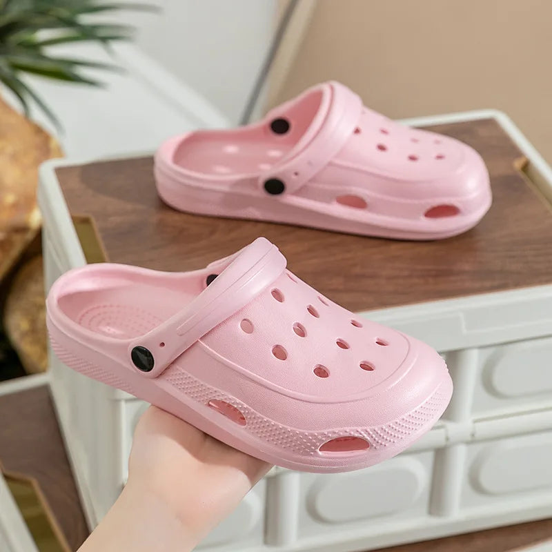 CROCS
décontractées, antidérapantes FEMME