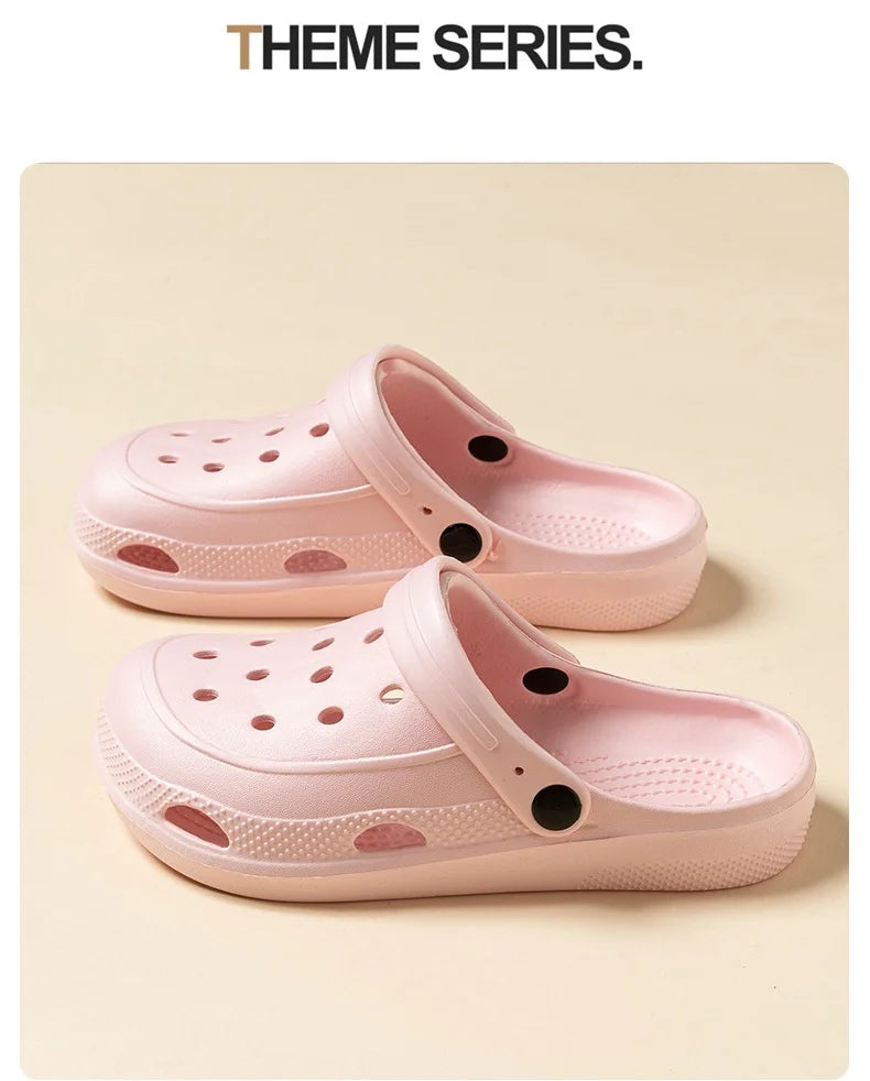 CROCS
décontractées, antidérapantes FEMME