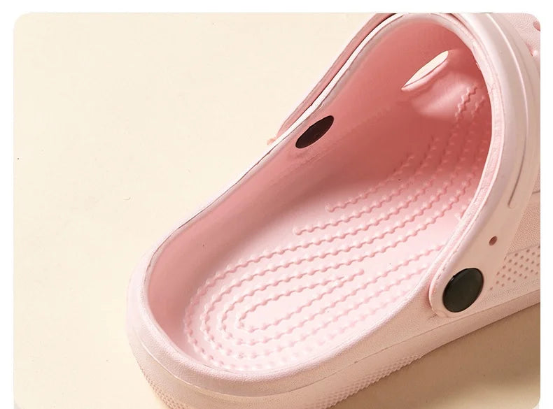 CROCS
décontractées, antidérapantes FEMME