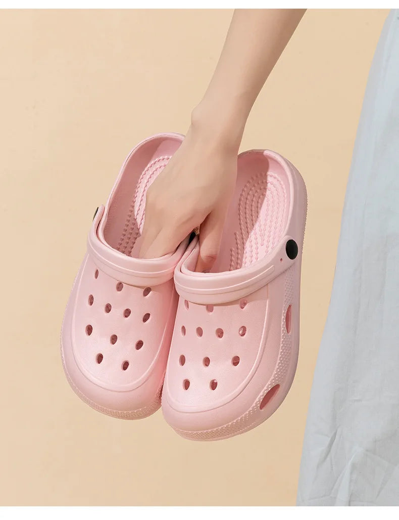 CROCS
décontractées, antidérapantes FEMME