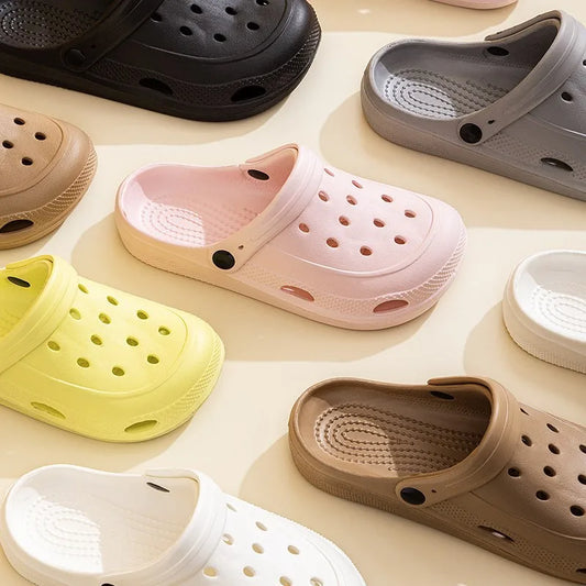CROCS
 décontractées, antidérapantes FEMME
