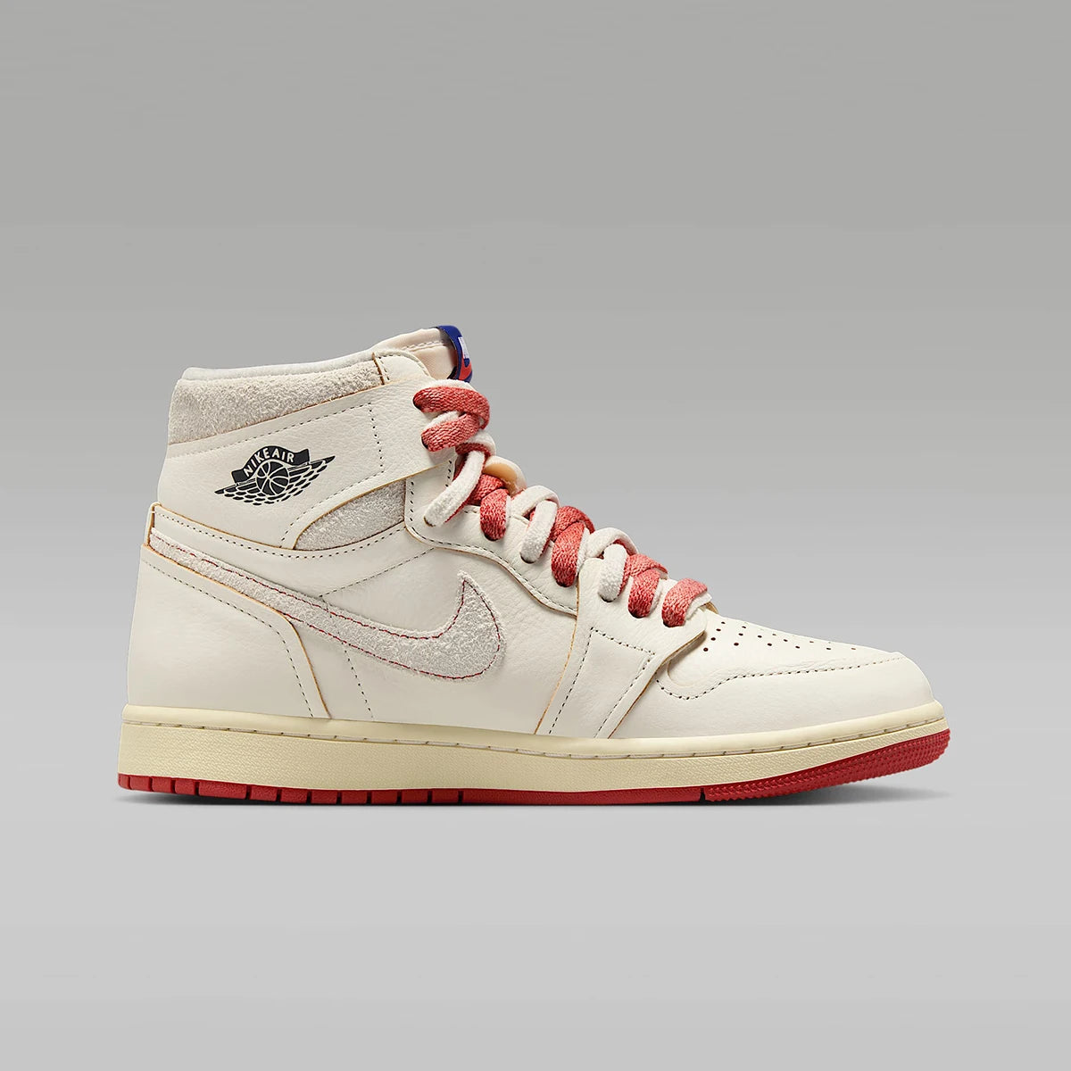 Chaussures BEIGE pour femmes Nike Air Jordan 1 High OG