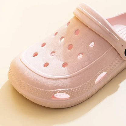 CROCS
 décontractées, antidérapantes FEMME