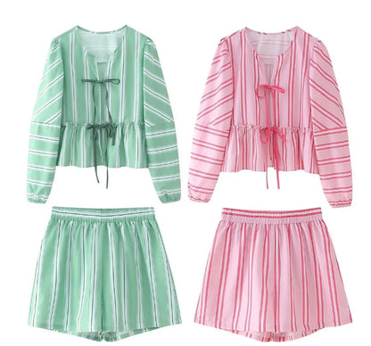 ensemble à 2 pièces chemise et shorts pour femmes.