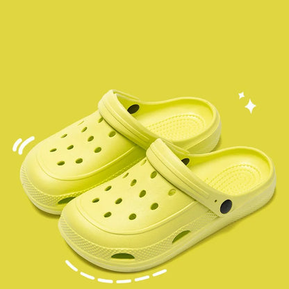 CROCS
 décontractées, antidérapantes FEMME